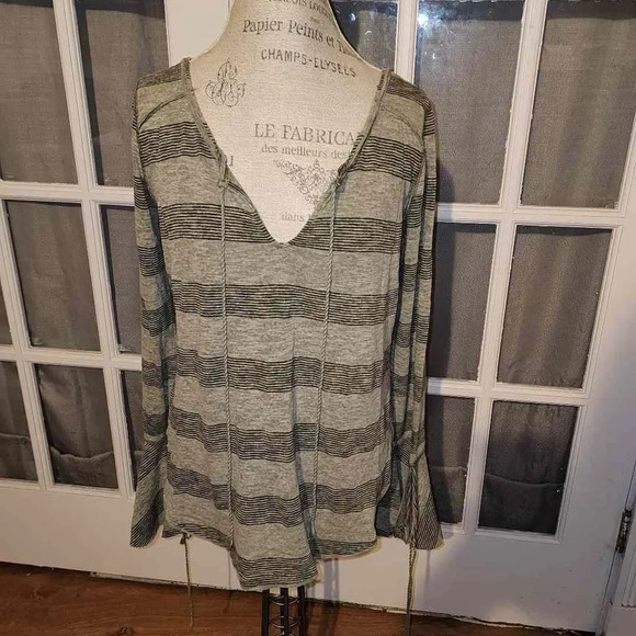 We The Free People‎ Womens Gray Striped Flared Sleeve V Neck Shirt Top Small - Picture 1 of 6